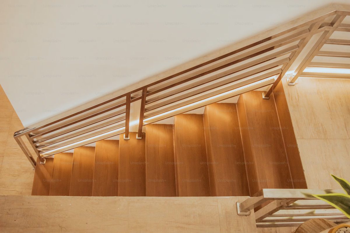 Escalier en bois sur mesure avec rampe ouvragée